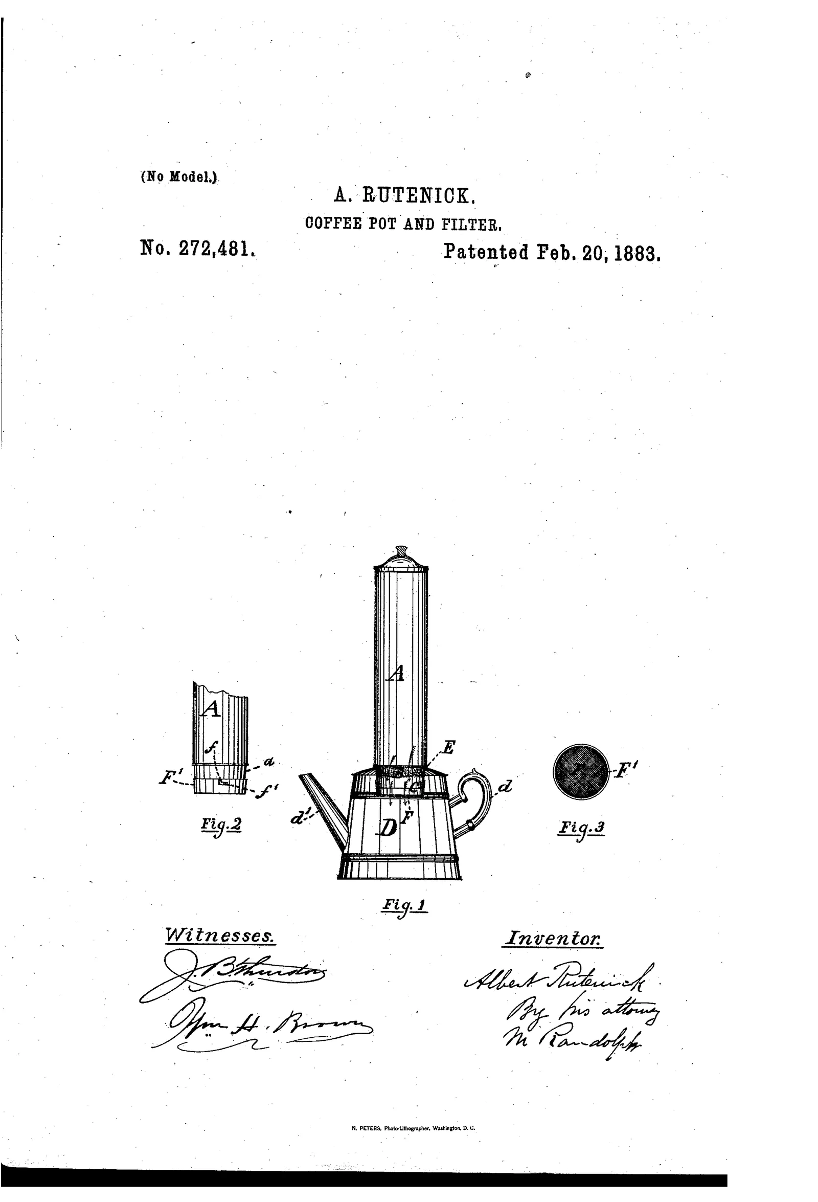 Quatre figures réunies sur une feuille presque vide. La figure 1 donne la cafetière entière, un cylindre étroit et haut à anse latérale et à bec verseur, coiffé d'un couvercle bombé. La figure 2 isole la pièce de fermeture, la figure 3 montre le disque filtrant percé de trous, vu de face, la figure 4 une petite coupe de détail. Le filtre plat posé au fond de la colonne d'eau est toute l'invention.