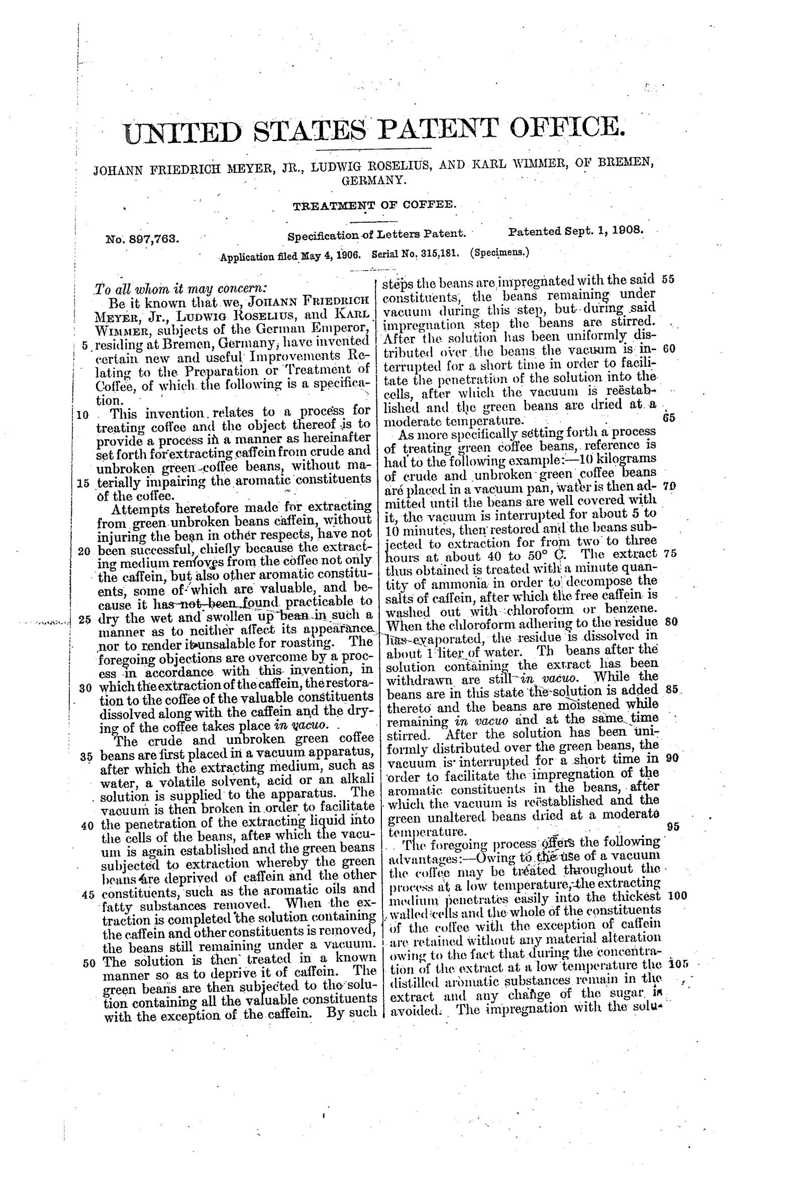 Première page typographiée du brevet, sans aucune figure : l'en-tête de l'office américain des brevets, les trois noms des inventeurs de Brême, puis le texte en deux colonnes qui décrit l'extraction de la caféine des grains verts sous vide à l'aide d'un solvant volatil.
