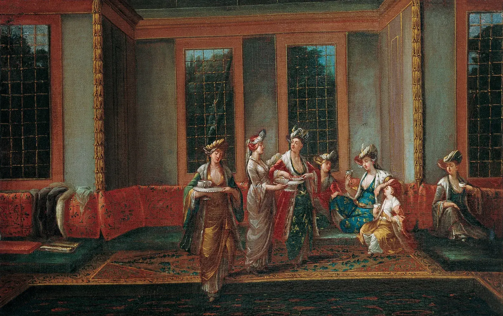 Peinture d'un intérieur ottoman garni de divans rouges le long des murs : un groupe de femmes en robes longues et coiffés brodées, les unes assises, les autres debout avec des enfants, boivent le café dans de petites tasses servies sur un plateau.