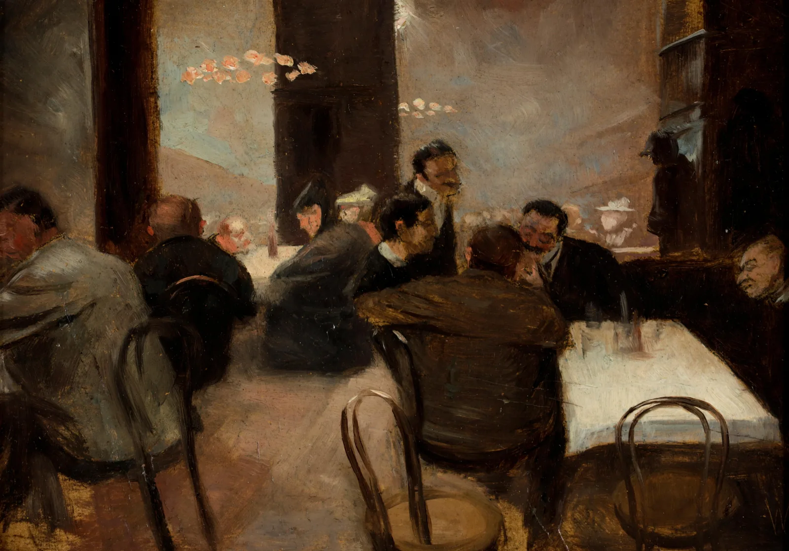 Huile sur carton montrant l'intérieur d'un café le soir : un groupe d'hommes en pardessus et chapeaux, vus surtout de dos, se penchent au-dessus d'une table couverte d'une nappe blanche, dans une salle sombre aux tons bruns.