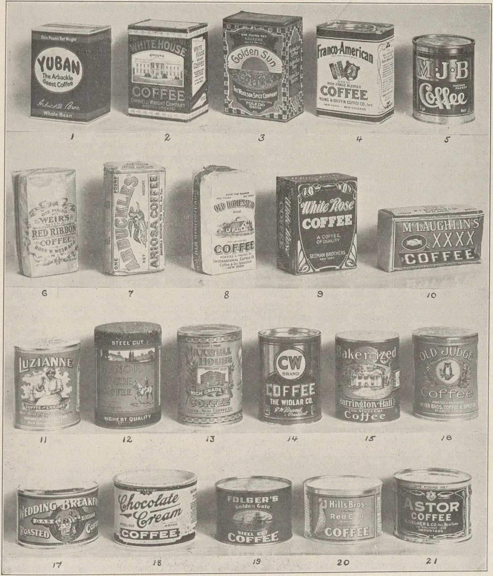 Planche numérotée de vingt et une boîtes de fer-blanc et paquets de café de marques américaines.